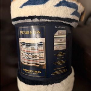 Pendleton Ultra Soft Throw